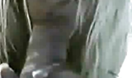 नीले रंग की पैंट और मोजे के साथ अपनी मां ने शाप दिया एक आदमी है, तो ट्रंक में डाल दिया । सनी लियोन की सेक्सी मूवी वीडियो