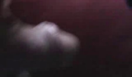 लड़का मंजिल पर उसकी प्रेमिका के शीर्ष पर कूनी बनाता है सेक्सी वीडियो का मूवी