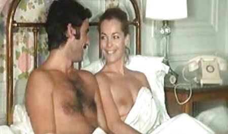 एक होटल के कमरे में हॉलीवुड सेक्सी रोमांटिक मूवी काले बाल पत्नी सेक्स